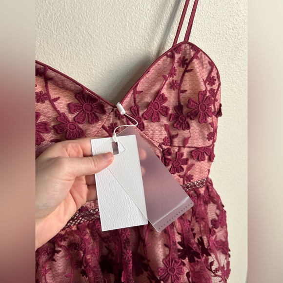 NWT Endless Rose Burgundy Tiered Embroidered Floral Lace Overlay Mini Dress XS - Picture 3 of 7